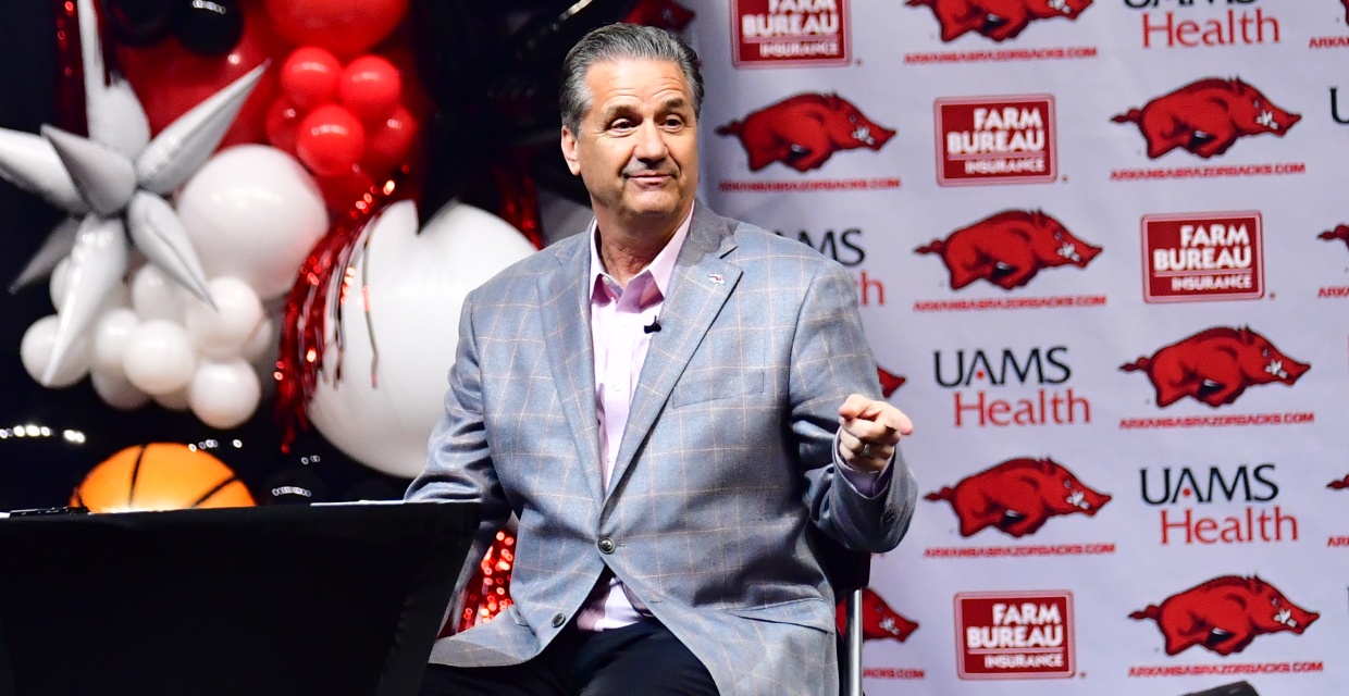 Another star player is reportedly set to join Arkansas under the leadership of John Calipari, opting to reunite with the Razorbacks.