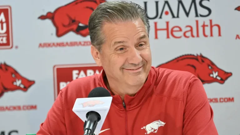 A Big congratulations to the New Razorbacks coach John Calipari, as he purchases a mansion worth $2.2 million.