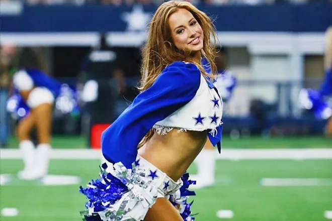 Dallas Cowboys cheerleader surprises fans by attempting a daring feat not everyone would try with their body.