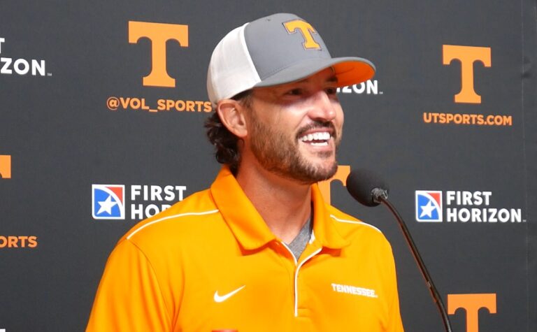 Tony Vitello praises Tennessee’s lineup for their impressive battle against Shea Sprague