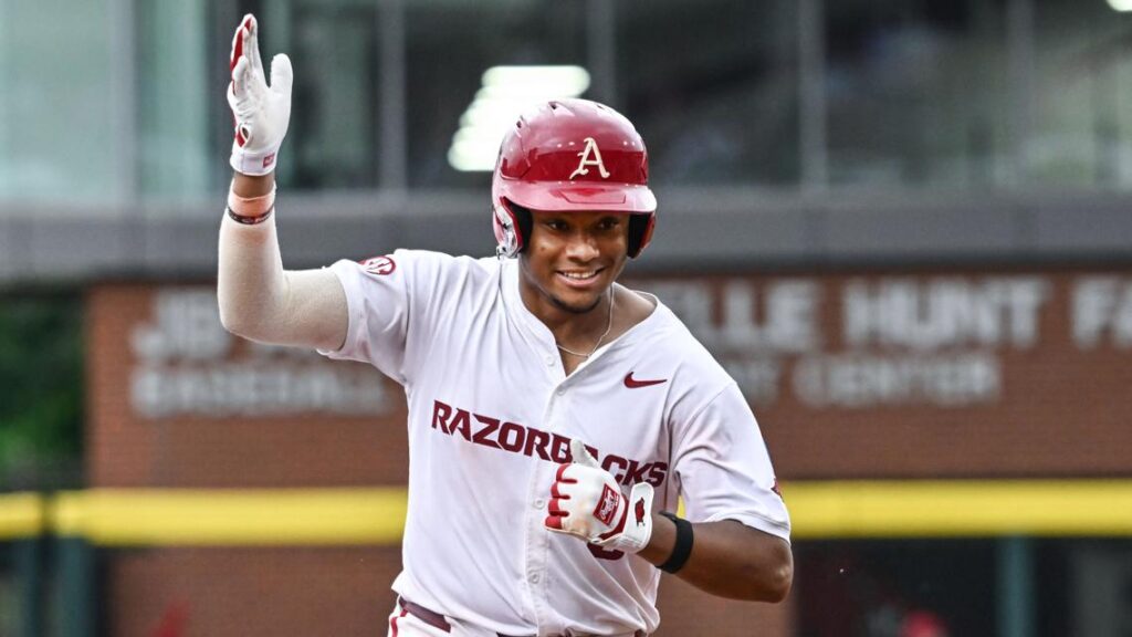 “One last ride”: Arkansas outfielder Kendall Diggs announces His return.