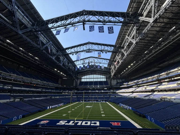 The Colts make the decision on whether the Lucas Oil Stadium roof will be open or closed for Week 4 against the Steelers.